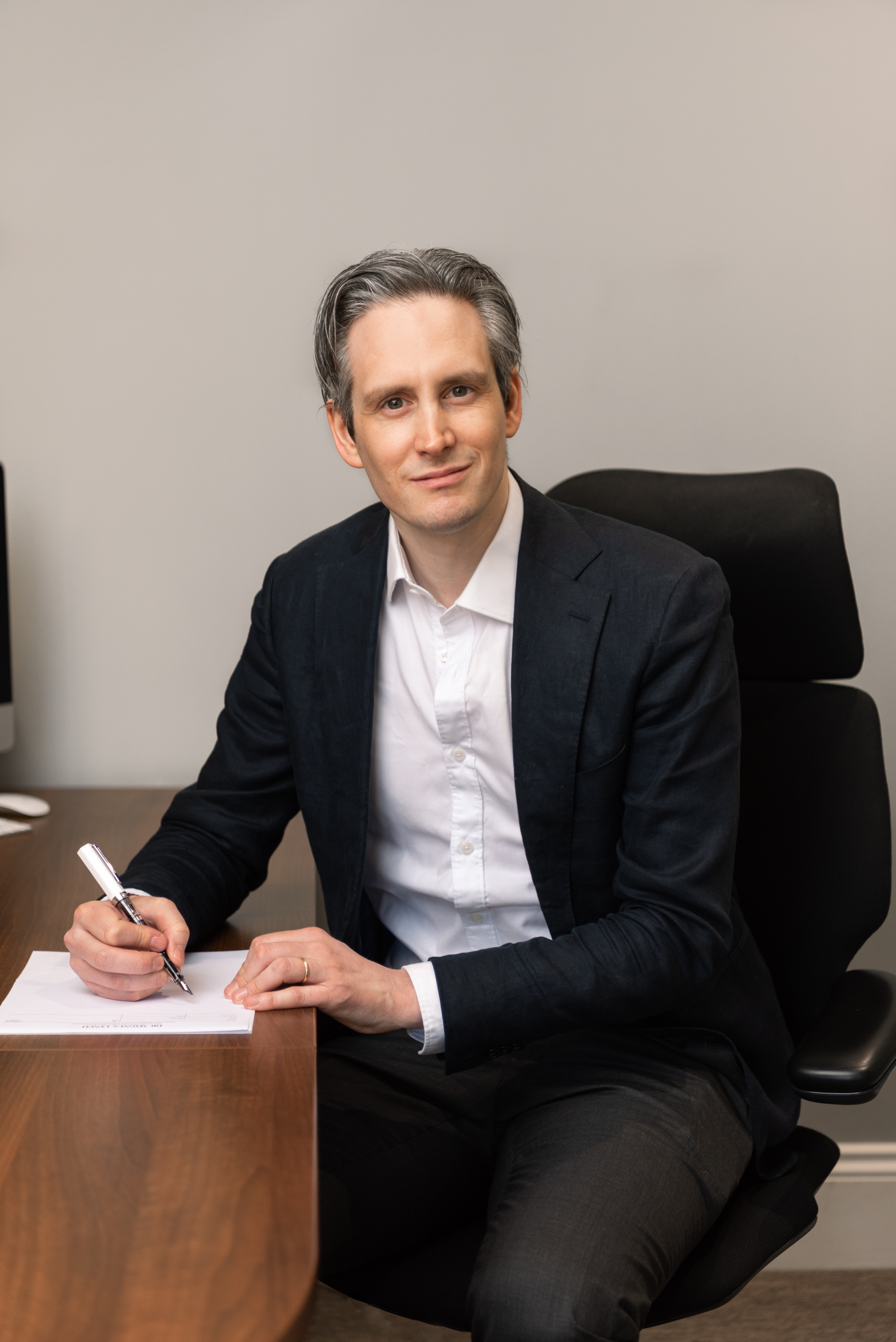 Dr. Magnus Lynch, Consultant Dermatologist